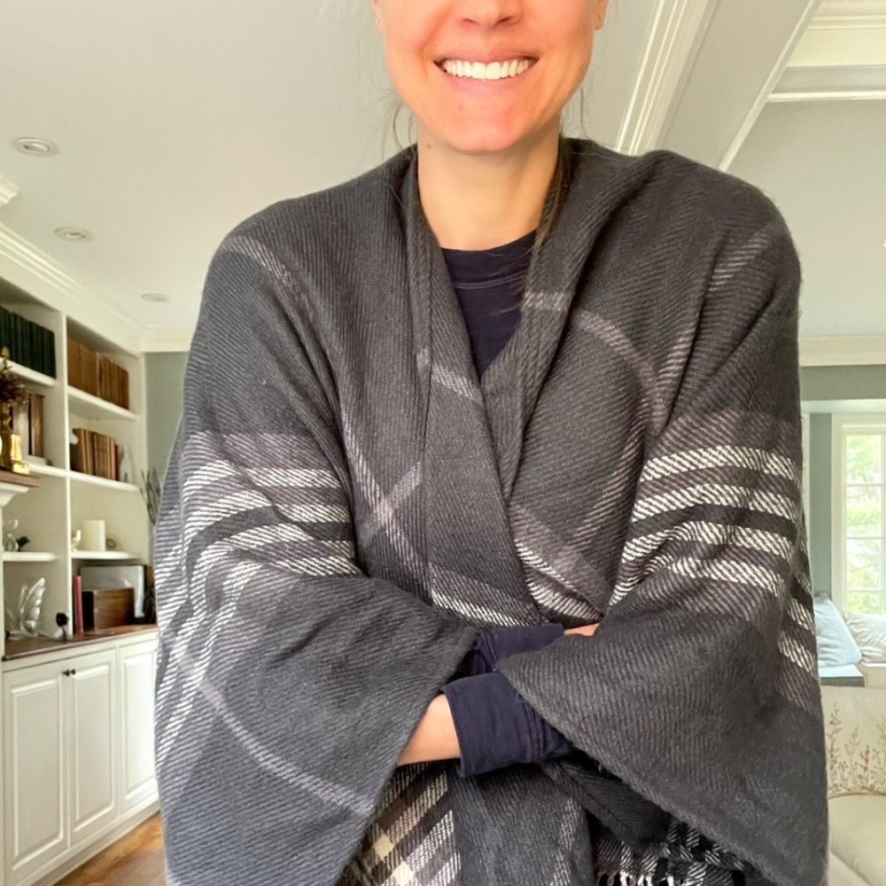 Joules Women's Poncho Wrap Blanket Scarf Plaid Gray & White